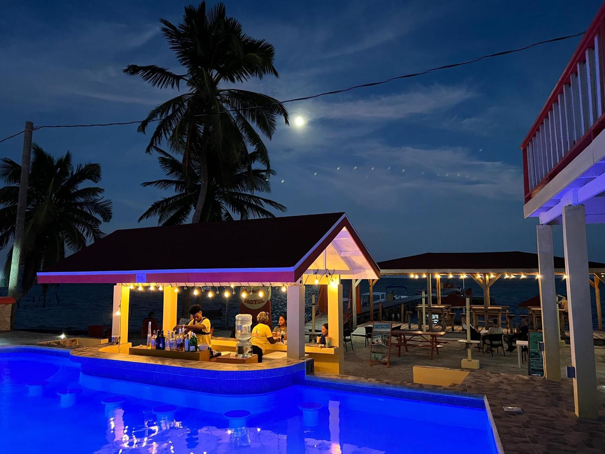 Tropical Paradise Express Caye Caulker Eksteriør bilde